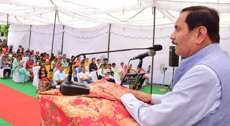 Advisor Bhatnagar hoists Tri-Colour at Amrit Sarovar Badhori - Daily ...