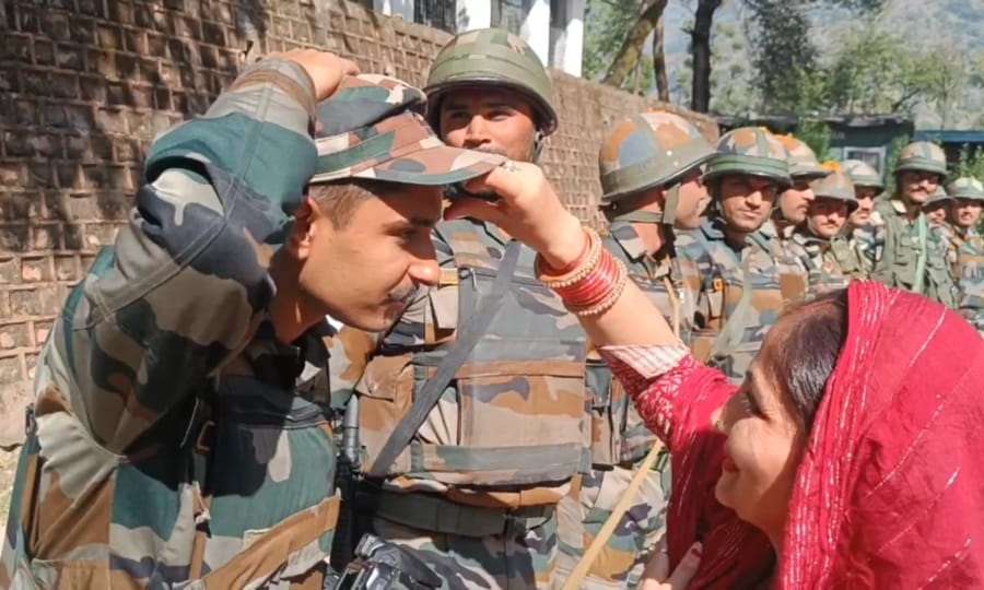 J&K | Indian Army celebrates Bhai Dooj with women at Line of Control ...