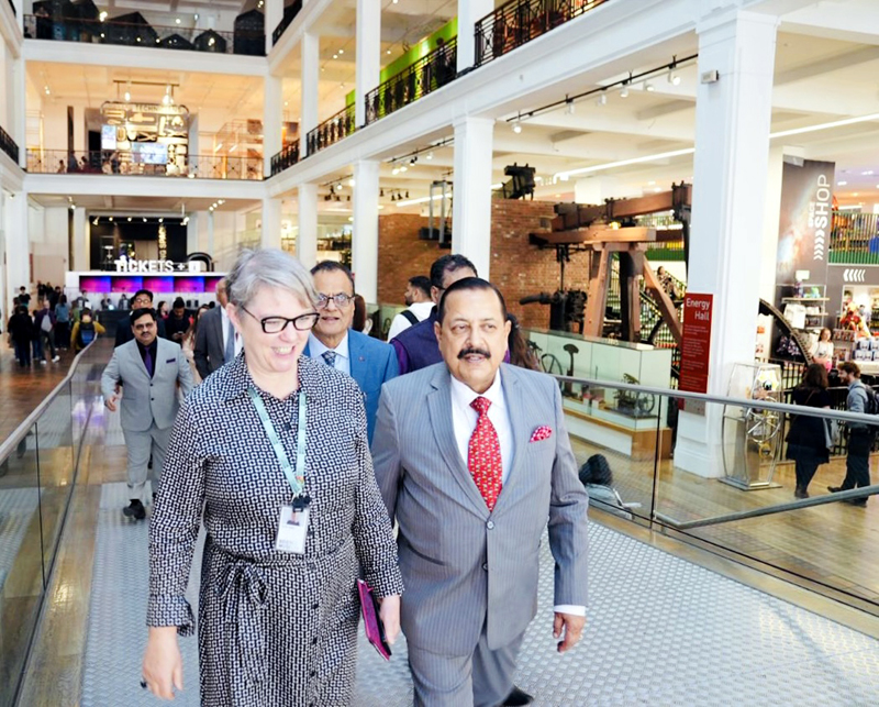 Dr Jitendra visits London Science Museum, shares India's Vaccine ...