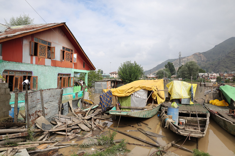 Damage caused by rising water at Tengan in Srinagar on Thursday. -Excelsior/Rakesh